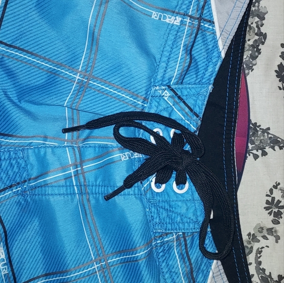 Mens Rip Curl swimming trunks, Size 30 - Picture 4 of 6